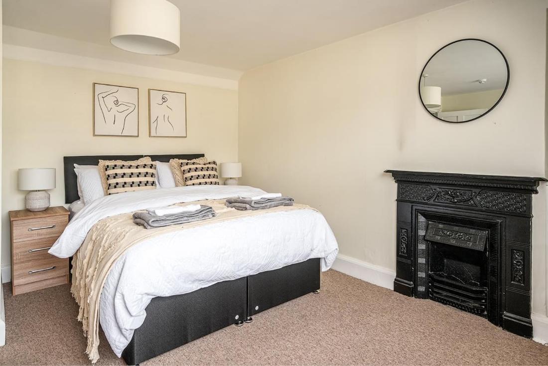 Beautiful Character 3 Bed City Centre Apartment Bath Eksteriør bilde